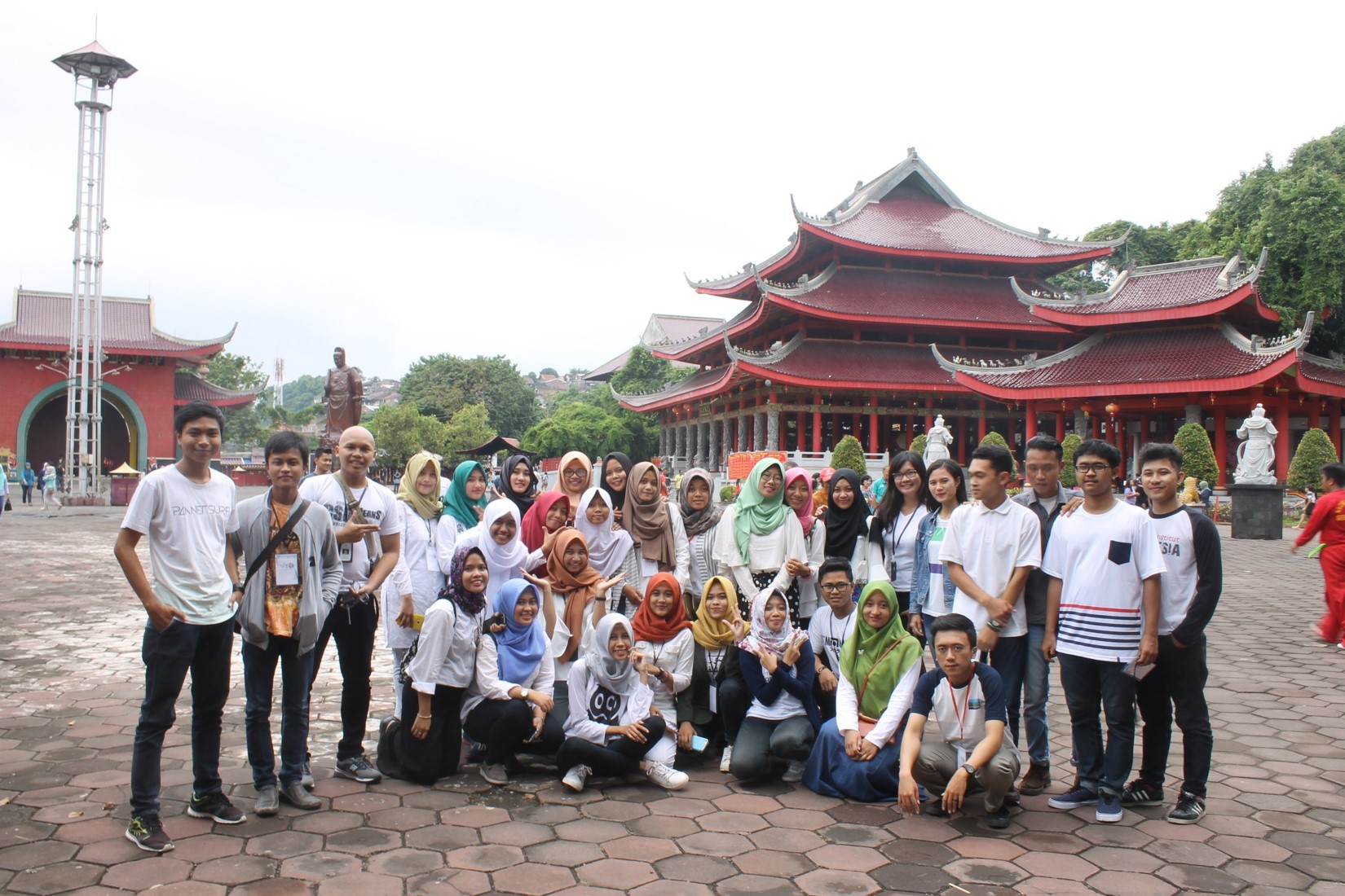Hari 3 - Foto bersama panita dan peserta SUMMIT di Sampookong